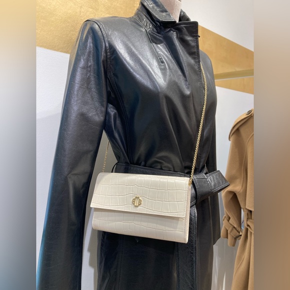 MAJE VANILLA COLOUR CROCODILE-EFFECT EMBOSSED LEATHER CLUTCH / WALLET WITH CHAIN - Picture 5 of 7